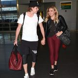 Verliebtsein beflügelt: Trotz des Überseefluges von London nach New York strahlen Brooklyn Beckham und Chloë Moretz.