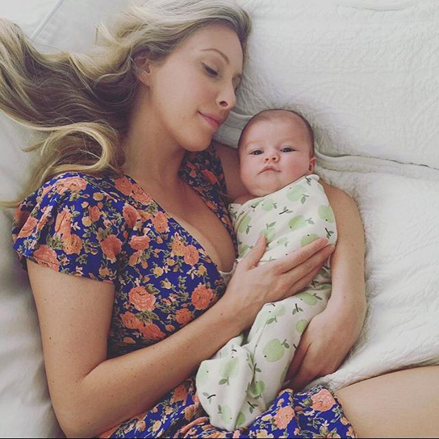September 2015: Leah Jenner teilt den ersten Blick auf ihr neun Wochen altes Töchterchen Eva James bei Instagram. "Es ist eine Ehre, Kleines", schreibt die Ehefrau von Caitlyn Jenners Sohn Brandon zu dem Bild.
