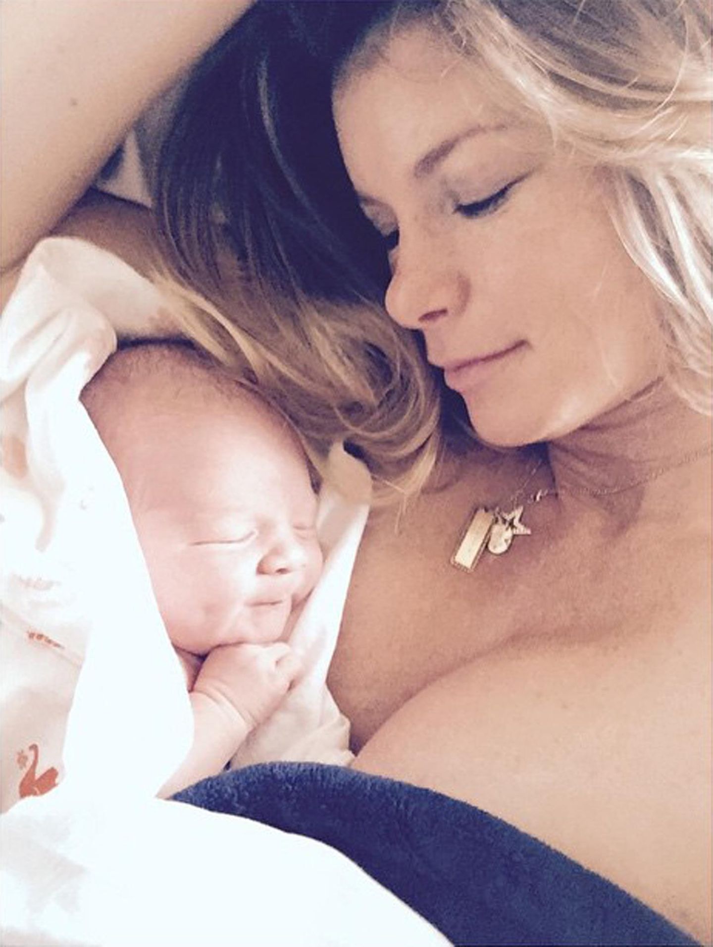 Juni 2015  Topmodel Marisa Miller ist zum zweiten Mal Mutter geworden und zeigt ihren süßen Nachwuchs bei Instagram. Grayson Lee heißt das niedliche Bübchen mit den Grübchen.