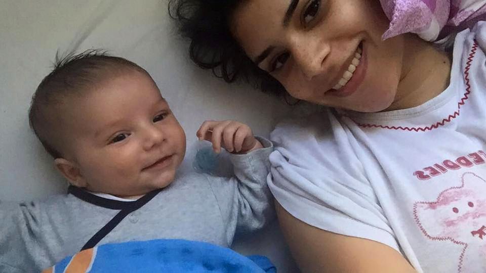 April 2016 Tanja Tischewitsch zeigt erstmals das süße Gesichtchen ihres Sohnes Ben auf Facebook. Zu dem Foto schreibt sie: "Relaxing with my little chubby cheek baby boy ? ?#?ungeschminkt? ?#?kuscheln? ?#?Chillen? ?#?trueLove? One true Love ? ?#?mySunshine.?" Ihr pausbäckiger Sonnenschein wurde bereits am 26. Februar geboren. April 2016 Tanja Tischewitsch zeigt erstmals das süße Gesichtchen ihres Sohnes Ben auf Facebook. Zu dem Foto schreibt sie: "Relaxing with my little chubby cheek baby boy ? ?#?ungeschminkt? ?#?kuscheln? ?#?Chillen? ?#?trueLove? One true Love ? ?#?mySunshine.?" Ihr pausbäckiger Sonnenschein wurde bereits am 26. Februar geboren.