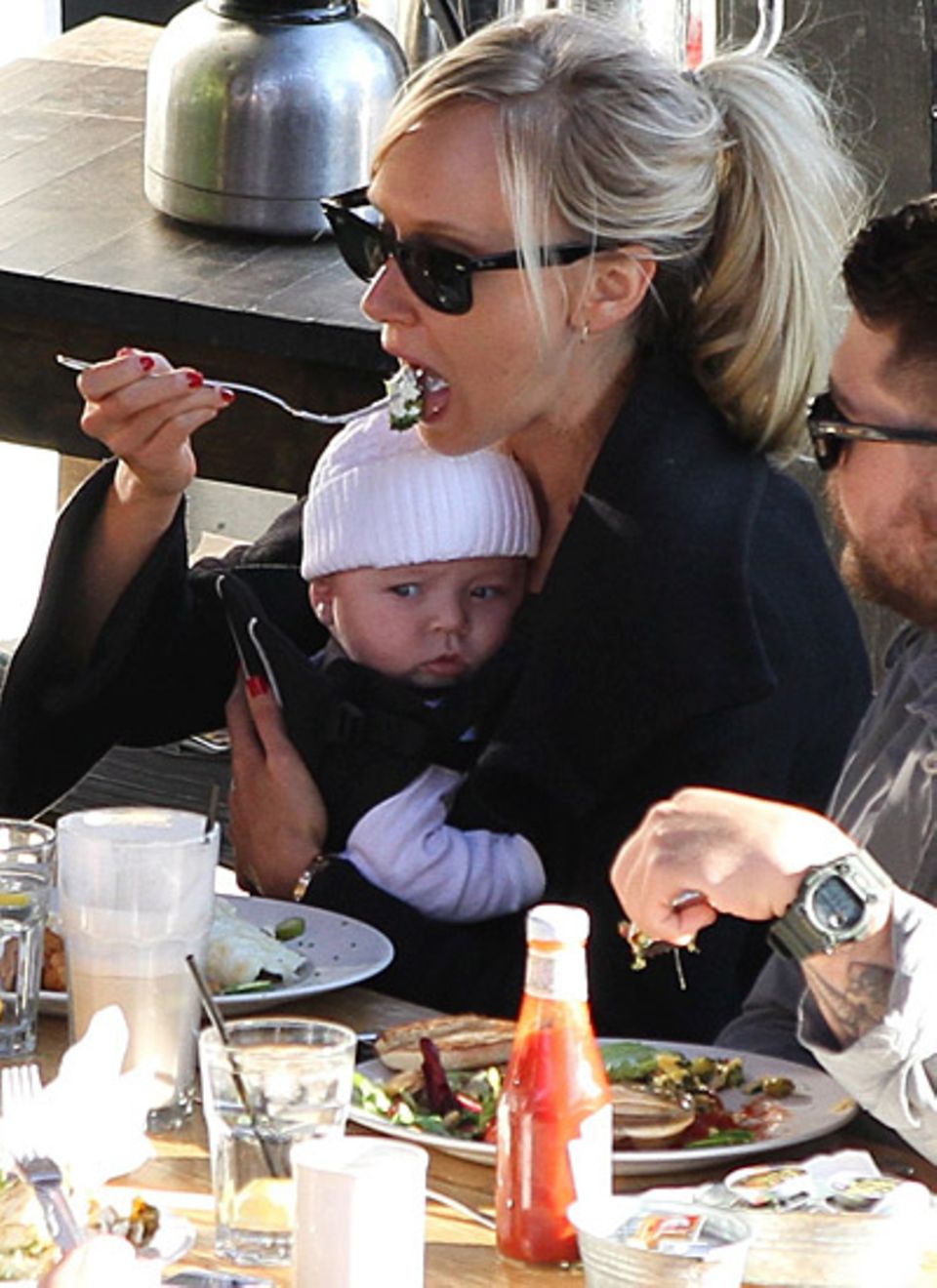 Dezember 2011: Kimberly Stewart brachte am 21. August die kleine Delilah zur Welt. Vater des Kindes ist Schauspieler Benicio del Dezember 2011: Kimberly Stewart brachte am 21. August die kleine Delilah zur Welt. Vater des Kindes ist Schauspieler Benicio del