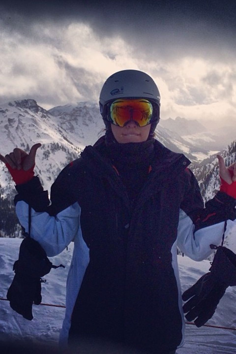 Milla Jovovich ist mit ihrer Familie über die Feiertage im Skiort Aspen. An Neujahr postet sie dieses Bild bei Instagram.