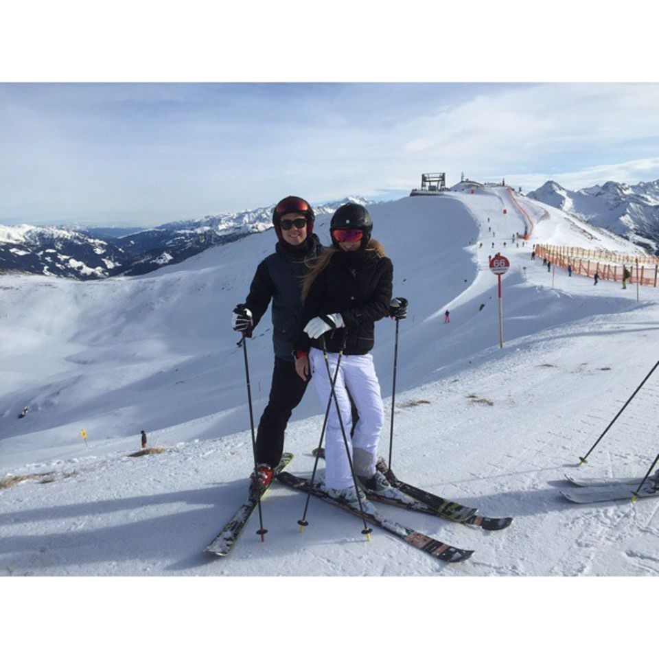 Mario Götze und Ann-Kathrin Brömmel lassen den Stress des Jahres auf der Schneepiste zurück. Mario Götze und Ann-Kathrin Brömmel lassen den Stress des Jahres auf der Schneepiste zurück.