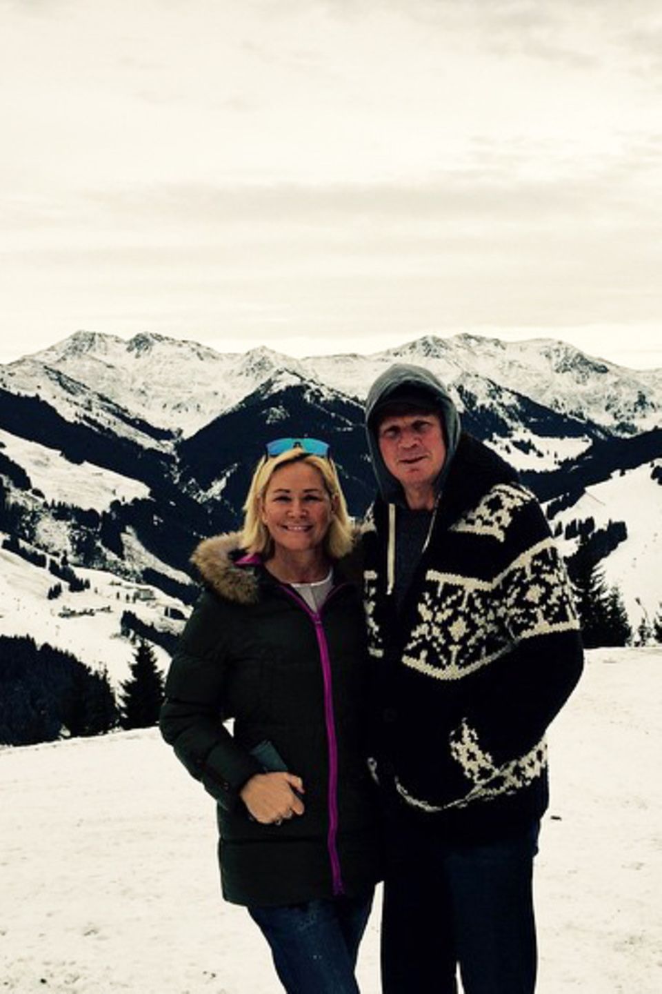 Claudia und Stefan Effenberg machen Liebesurlaub im Schnee. Zusammen mit Freunden besuchen sie das Hotel "Alpin Juwel" in Hinterglemm, Österreich. Claudia und Stefan Effenberg machen Liebesurlaub im Schnee. Zusammen mit Freunden besuchen sie das Hotel "Alpin Juwel" in Hinterglemm, Österreich.