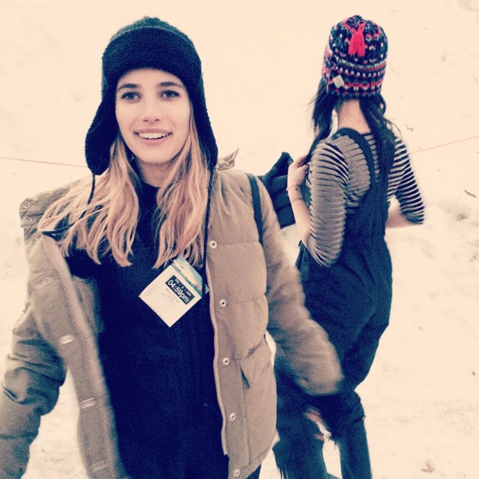 Emma Roberts postet dieses Foto auf Instagram und erinnert sich an die lustige Zeit im Schnee.