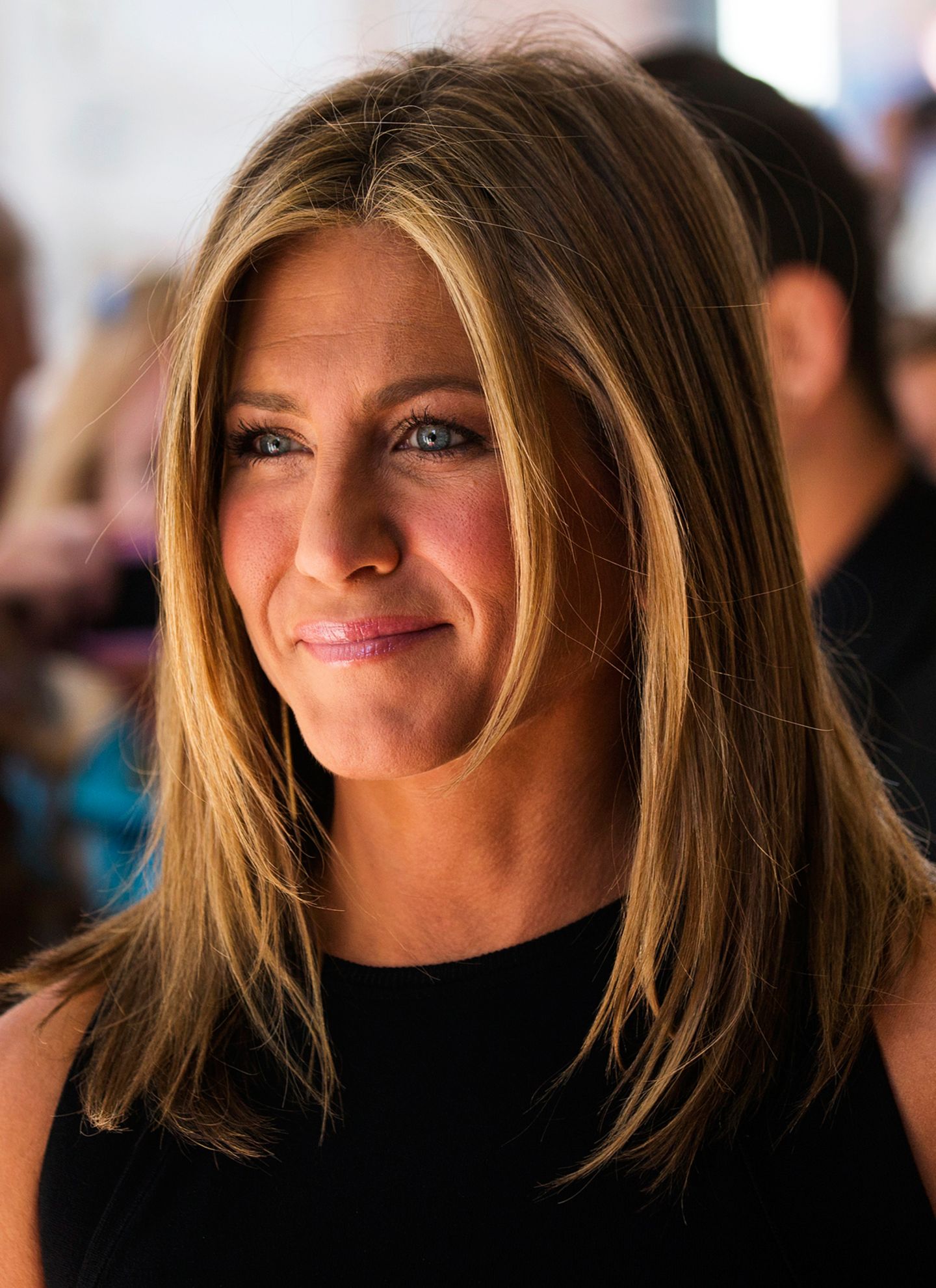 Jennifer Anistons leicht gestufte Frisur mit Mittelscheitel ist schon ein absoluter echter Klassiker, den sie auch wieder bei der "Cake"-Premiere in Toronto präsentierte.