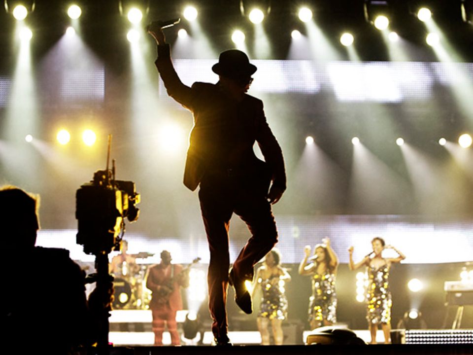 3. Dezember 2009: Voller Energie und Freude singt Jan Delay bei der Verleihung der 1Live Krone. 3. Dezember 2009: Voller Energie und Freude singt Jan Delay bei der Verleihung der 1Live Krone.
