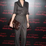 30. Juni 2010: Irina Lazareanu kommt zu dem Attimo-Duft-Event in einem eleganten Overall und setzt mit dem Hut und der Clutch no