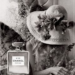 Romantische Anmutung von Fotograf David Hamilton für das Parfüm "Chanel N°22" in Amerika aus dem Jahr 1971