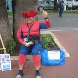 Aufallen um jeden Preis: Dieser Spiderman ist aus Deutschland und hat sich während des Festivals vor dem Noga Hilton Hotel insta