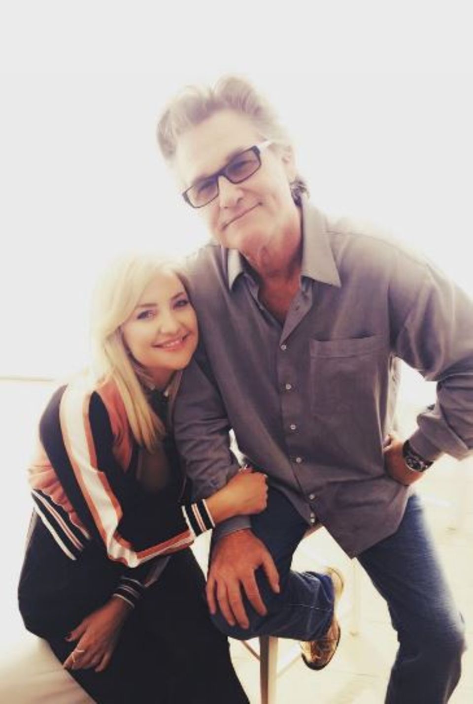 Kate Hudson hat sich sehr darüber gefreut im selben Film "Deepwater Horizon" mit Stiefpapa Kurt Russel zu spielen. Kate Hudson hat sich sehr darüber gefreut im selben Film "Deepwater Horizon" mit Stiefpapa Kurt Russel zu spielen.
