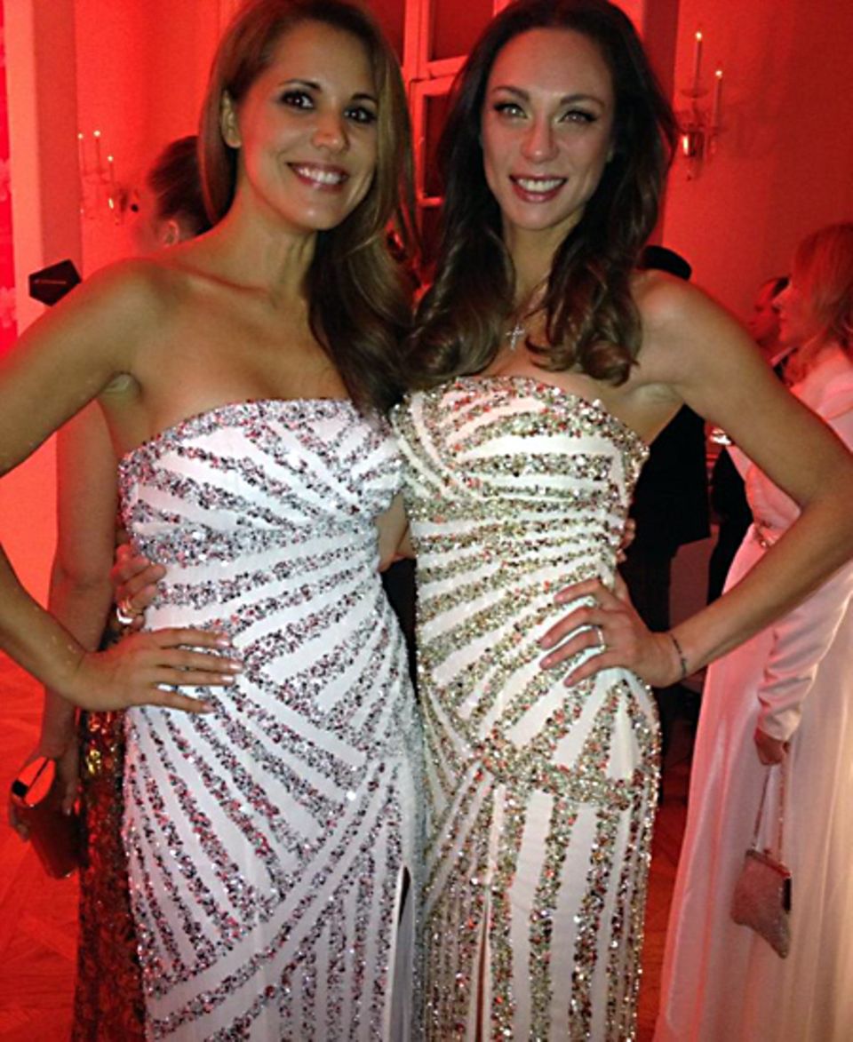 Schöner Zufall: Karen Webb und Lilly Becker haben sich haben sich bei einer Party am Barbaratag fürs gleiche Kleid entschieden.
