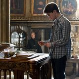 Professor McGonagall vertraut Harry und hilft ihm bei der Aufklärung um Voldemorts Geheimnis.