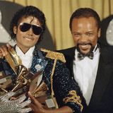 28. Februar 1984: Mit der Rekord-Nominierung von 12 Grammys konnte Michael Jackson, hier mit Star-Produzent Qunicy Jones, acht d