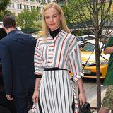 Den perfekten, modischen Übergang zum Herbst hat Kate Bosworth mit diesem Streifen-Outfit von Tome gefunden.