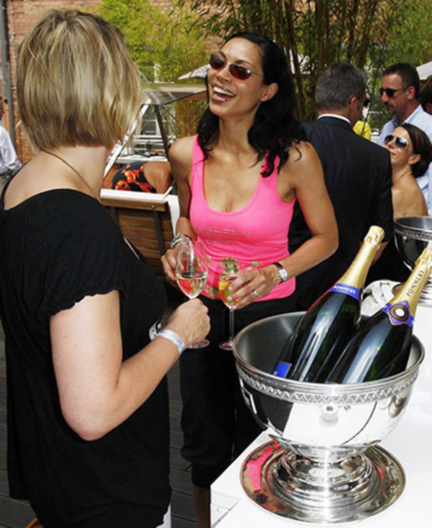 Pommery-Champagner schmeckt auch bei 30 Grad, findet nicht nur Chantal de Freitas.