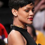 Anfang Dezember 2012 hatte sich Rihanna mal wieder von ihren langen Haaren getrennt und sah mit Pixie-Cut auch ganz bezaubernd a