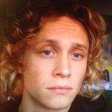 November 2013  Matthias Schweighöfer stellt sich auf Facebook als "Matthias Gottschalk" vor.