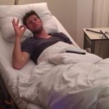 Oktober 2013  Schalke-Fußballer Klaas-Jan Huntelaar grüßt aus dem Krankenbett seine Fans: "Guten Morgen, mir geht's gut. Meine allererste Operation ist gut gelaufen".