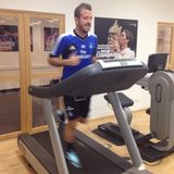 November 2013  Rafael van der Vaart läuft sich fit für das nächste Bundesligaspiel des HSV.