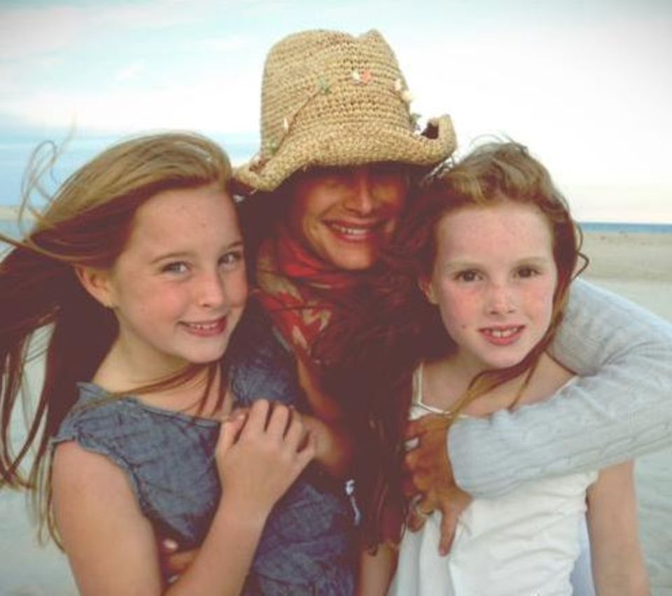 September 2013 Brooke Shields genießt mit ihren Töchtern einen letzten Sommertag am Strand. September 2013 Brooke Shields genießt mit ihren Töchtern einen letzten Sommertag am Strand.