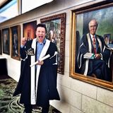 7. November 2013: Starkoch Jamie Oliver freut sich riesig über seine Auszeichnung vom "Royal Collage of General Practitioners" für seine Bemühungen um gesundes und ausgewogenes Essen an Schulen.