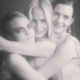 Dezember 2013  Model Cara Delevingne feiert mit ihren älteren Schwestern Poppy und Chloe den Junggesellinnenabschied von Poppy.