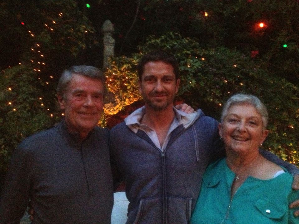 Gerard Butler wird von seinen Eltern auf eine Filmpremiere begleitet. Besonders seiner Mutter Margaret gefällt es, wenn ihr Sohn die bösen Typen vermöbelt. Gerard Butler wird von seinen Eltern auf eine Filmpremiere begleitet. Besonders seiner Mutter Margaret gefällt es, wenn ihr Sohn die bösen Typen vermöbelt.