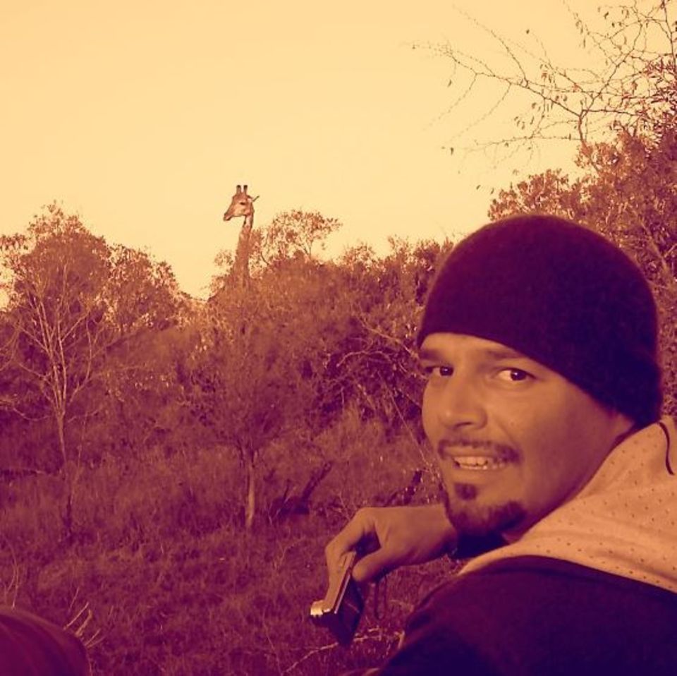 Ricky Martin schwelgt in Erinnerungen und postet ein fünf Jahre altes Bild von sich auf Safari in Afrika. Ricky Martin schwelgt in Erinnerungen und postet ein fünf Jahre altes Bild von sich auf Safari in Afrika.