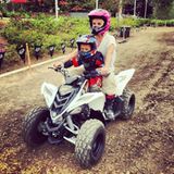 September 2013  Eine rasante Party: Britney Spears feiert den Geburtstag ihrer Jungs auf der Motocross Bahn.