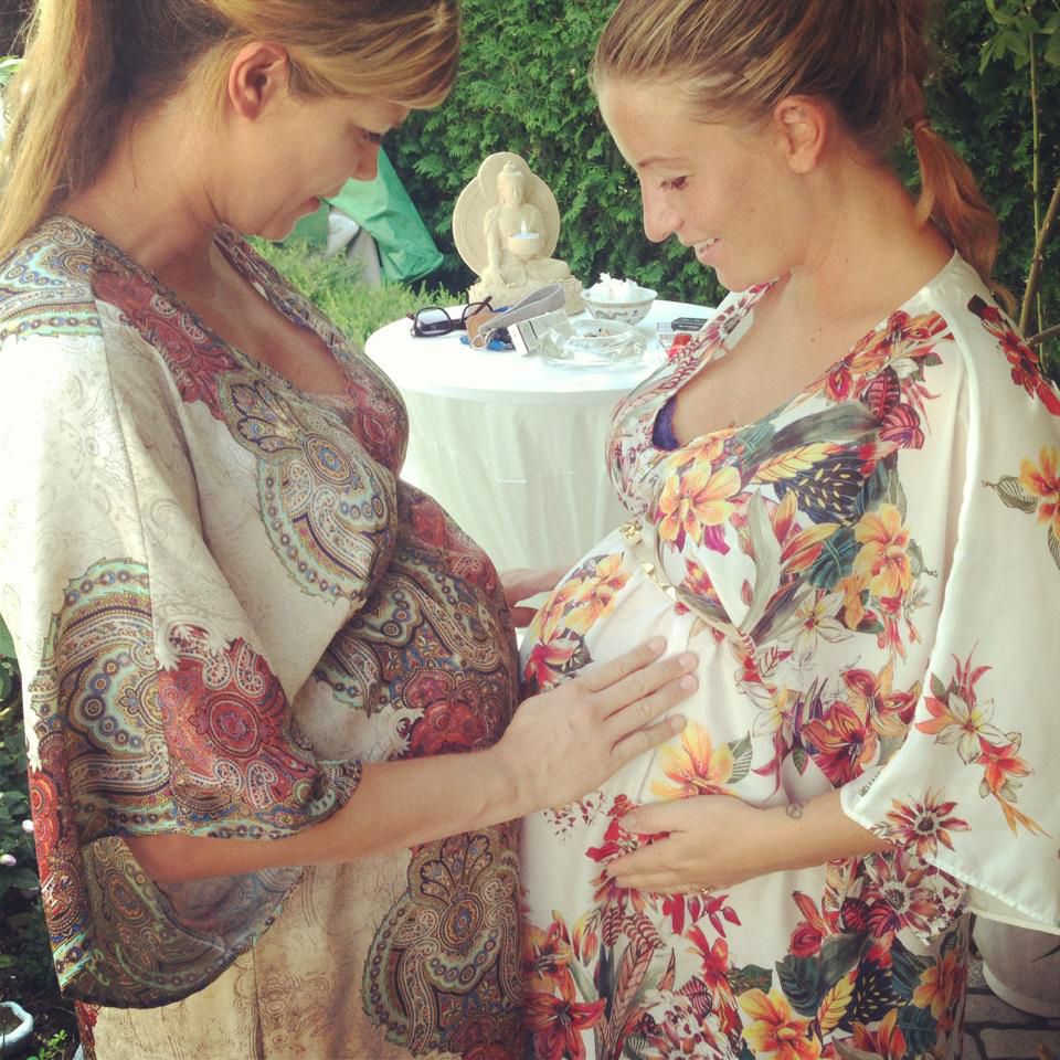Verena Wriedt und Charlotte Würdig machen auf Facebook den Babybauch-Vergleich. Verena Wriedt und Charlotte Würdig machen auf Facebook den Babybauch-Vergleich.