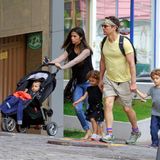 21. Dezember 2013  Camila Alves und Matthew McConaughey verbringen mit ihren Kindern Livingston, Vida und Levi die Weihnachtszeit in Camilas Heimat Brasilien.