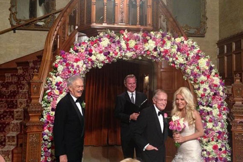 31. Dezember 2012: Hugh Hefner und das Playmate Crystal Harris haben sich endlich das Ja-Wort gegeben. Vor 18 Monaten war der er 31. Dezember 2012: Hugh Hefner und das Playmate Crystal Harris haben sich endlich das Ja-Wort gegeben. Vor 18 Monaten war der er
