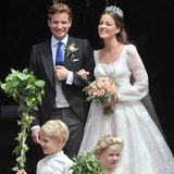 9. Juli 2016: In einer romatischen kirchlichen Trauung geben sich Erbprinz Franz Albrecht zu Oettingen-Spielberg und Cleopatra von Adelsheim das Jawort und lassen sich von zahlreichen Gästen, darunter auch Prinz Harry, feiern. Die standesamtiche Zeremonie hat bereits am 6. Juni stattgefunden.