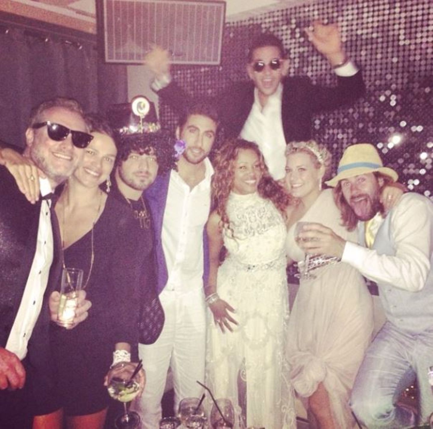 15. Juni 2014: Die US-Rapperin Eve hat ihren Verlobten Maximillion Cooper am Strand von Ibiza geheiratet und feiert das anschließend ausgelassen.