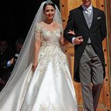 Was für eine royale Traumhochzeit! Prinz Leka von Albanien und seine frischgebackene Ehefrau Elia strahlen nach der Hochzeitszeremonie im vor dem Präsidentenpalast in Tirana.