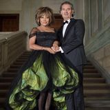 21. Juli 2013: Tina Turner (in Armani) und Erwin Bach geben sich nach mehr als 25 Jahren Beziehung am Zürichsee das Ja-Wort. Das Paar feiert mit mehr als 120 Gästen ein rauschendes Fest.