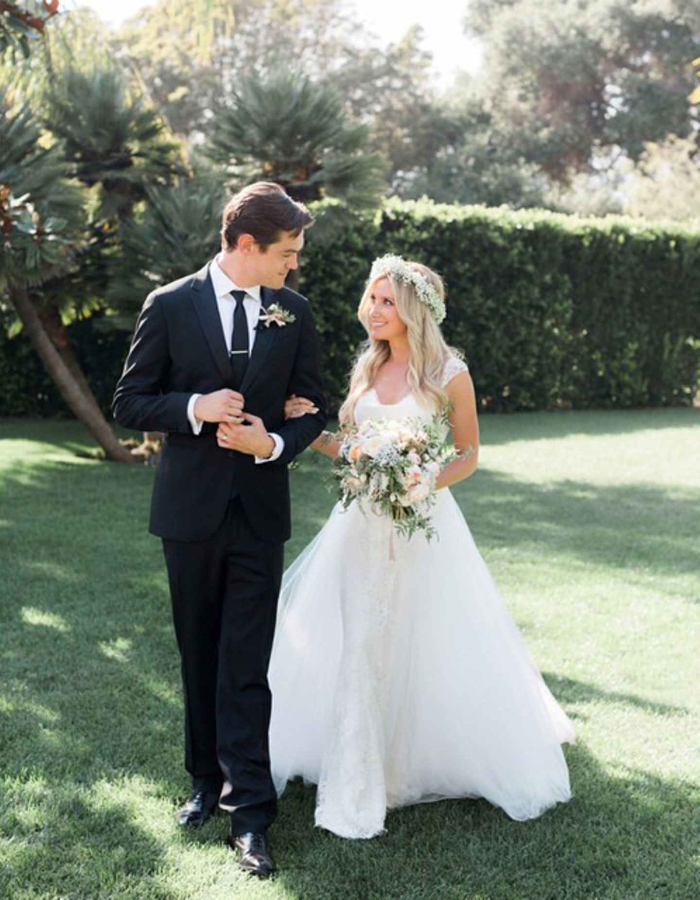 8. September 2014: Ashley Tisdale heiratet ihren Lebensgefährten Christopher French. Trauzeugin ist ihre beste Freundin Vanessa Hudgens.