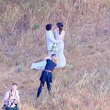 26. April 2015: "Twilight"-Star Nikki Reed und ihr Schauspielkollege Ian Somerhalder geben sich ganz romantisch in Malibu das Jawort. Eine Fotografin hält die Szenerie fest.