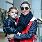 Punkrock-Style im Doppelpack: Miranda Kerr und ihr Sohn Flynn sind mit ihren Lederjacken in Punkto Lässigkeit ganz vorne mit dabei.