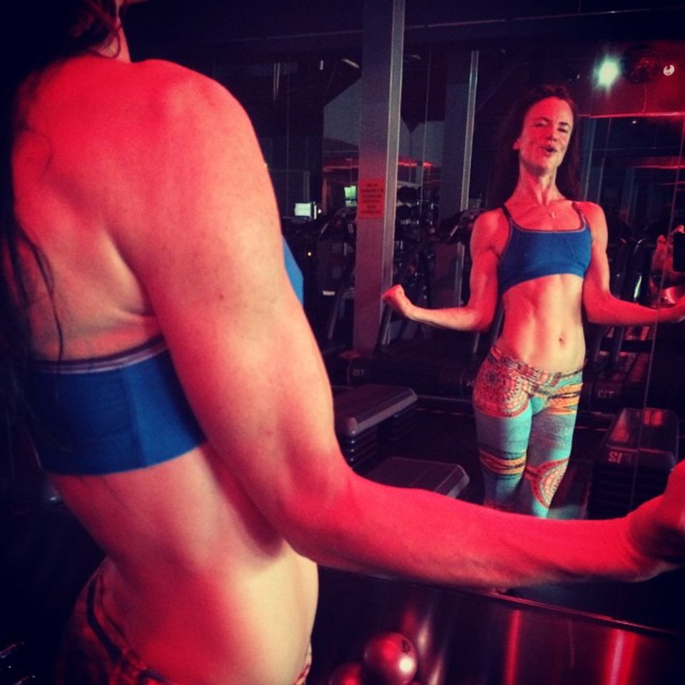 Mit einem straffen Workout versucht die zierliche Juliette Lewis eine gut definierte Bodybuilder-Figur zur erreichen und von ihrem Ziel ist sie gar nicht mehr weit entfernt. Mit einem straffen Workout versucht die zierliche Juliette Lewis eine gut definierte Bodybuilder-Figur zur erreichen und von ihrem Ziel ist sie gar nicht mehr weit entfernt.