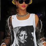 Rihanna hat sich schon öfter als Fan von Kate Moss geoutet, wenn man ihre Supermodel-Shirts als Liebesbeweis deutet. Davon hat sie nämlich nicht nur eins im Kleiderschrank hängen.