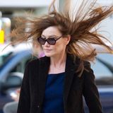 Der Marilyn-Monroe-Moment für Haare: Carla Bruni erlebt ihn bei ihrer Ankunft in New York.