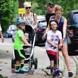 24. Juli 2014  Gwen Stefani ist mit ihren drei Jungs in der Londoner Nachbarschaft Primrose Hill unterwegs.