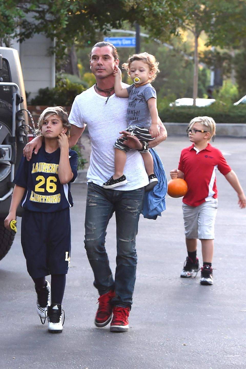 1. Oktober 2015  Männerausflug: Gavin Rossdale ist mit seinen Jungs auf dem Weg zu einem Restaurant in Bel Air.