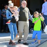 8. November 2015  Am Sonntag geht's im Hause Stefani in die Kirche. Begleitet wird Gwen von ihrem Vater Dennis Stefani.