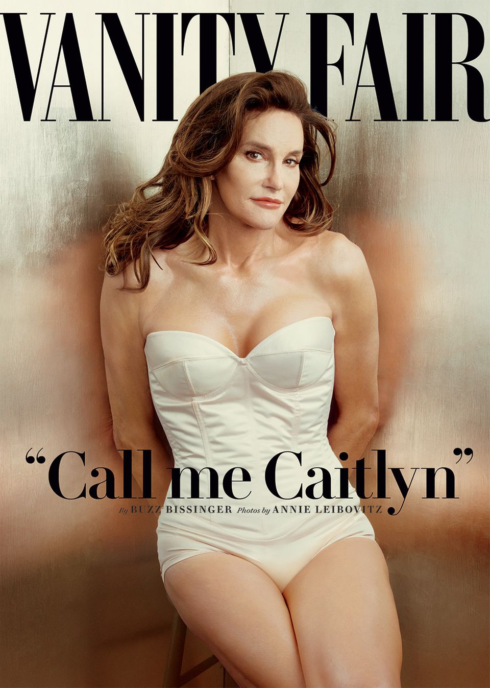 Juni 2015 Lange hat es gedauert, nun ist es da: Das erste Foto von Bruce Jenner in seinem neuen Erscheinungsbild als Frau. Das Cover der Juli-Ausgabe der "Vanity Fair" zeigt Kim Kardashians Stiefpapa als perfekt gestylte Frau. Auch den neuen Namen Jenners verrät schon das Titelblatt: "Call me Caitlyn", steht dort geschrieben. Juni 2015 Lange hat es gedauert, nun ist es da: Das erste Foto von Bruce Jenner in seinem neuen Erscheinungsbild als Frau. Das Cover der Juli-Ausgabe der "Vanity Fair" zeigt Kim Kardashians Stiefpapa als perfekt gestylte Frau. Auch den neuen Namen Jenners verrät schon das Titelblatt: "Call me Caitlyn", steht dort geschrieben.