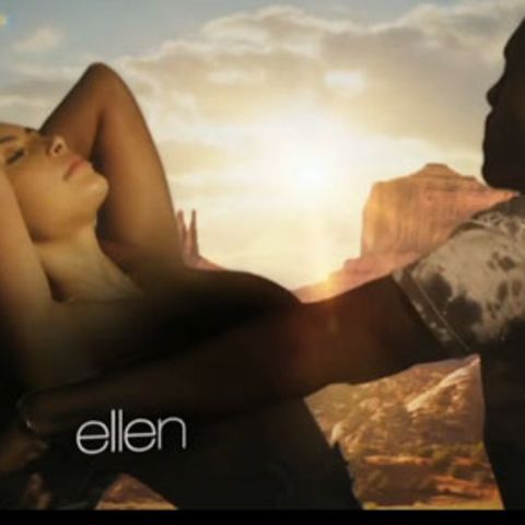 Ein Screenshot aus dem Musikvideo zu "Bound 2" von Kanye West - Kim Kardashian war so nett, sich mit ihrem Freund vor kitschigen Hintergründen und auf einem Motorrad zu räkeln.