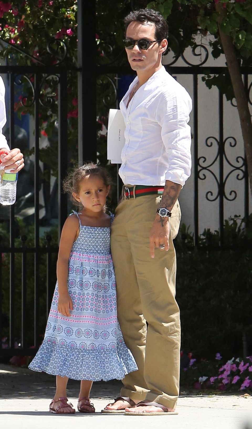 19. Juni 2013  Marc Anthony ist mit Tochter Emme in einem Park in Calabasas unterwegs.