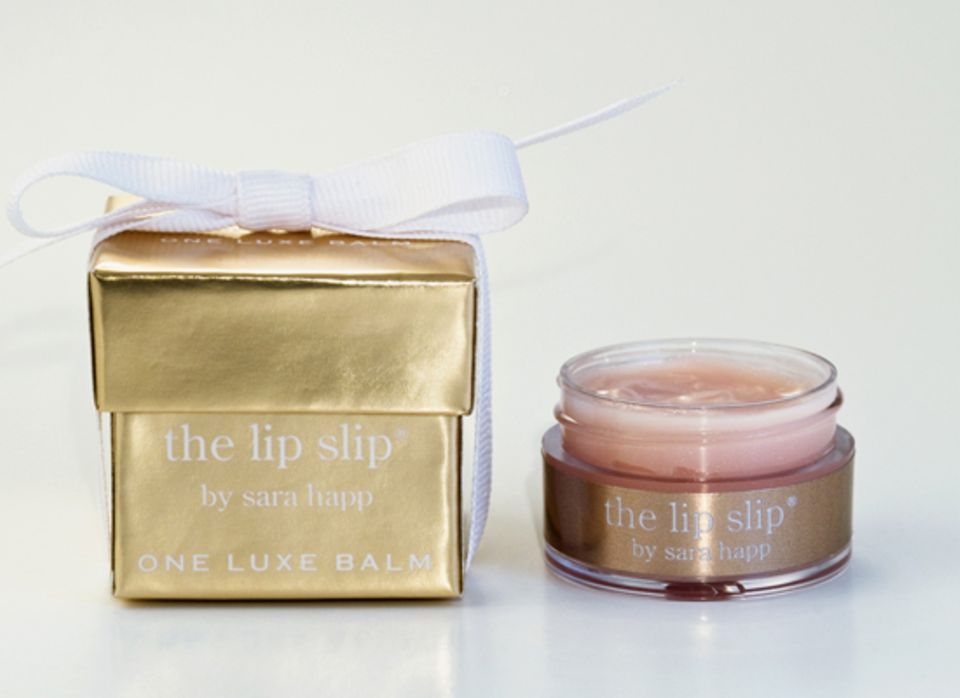Luxuriöser und reichhaltiger Lippenbalsam mit glossigem Look, spendet Glanz auch als Finish für die Augenlider: "the lip slip" b
